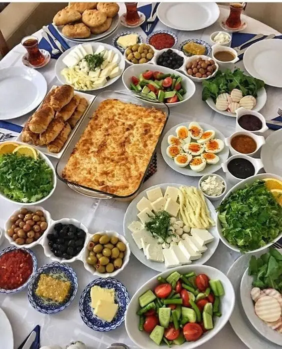 عکس چیدمان میز صبحانه برای مهمان