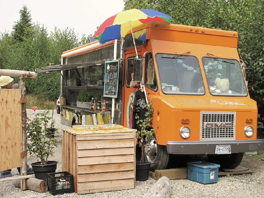 عکس تاکوهای ماهی در کامیون Tacofino food truck