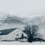 دانلود والپیپر خانه روستایی در برف منظره زمستانی برای موبایل