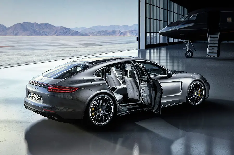 والپیپر جدید و خفن پورشه پانامرا Porsche Panamera برای ویندوز 11