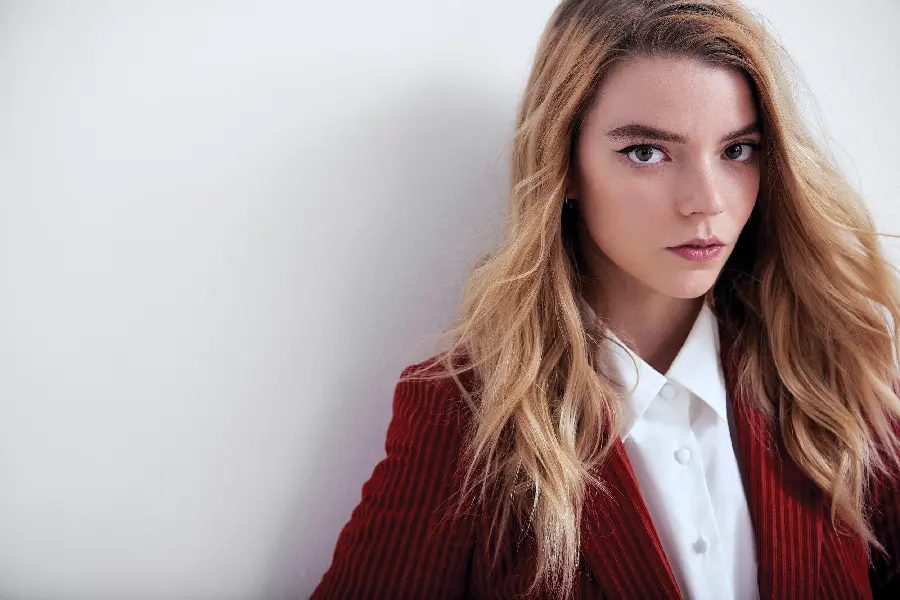 تصویر پس زمینه آنیا تیلور جوی Anya Taylor Joy برای دسکتاپ ویندوز 11