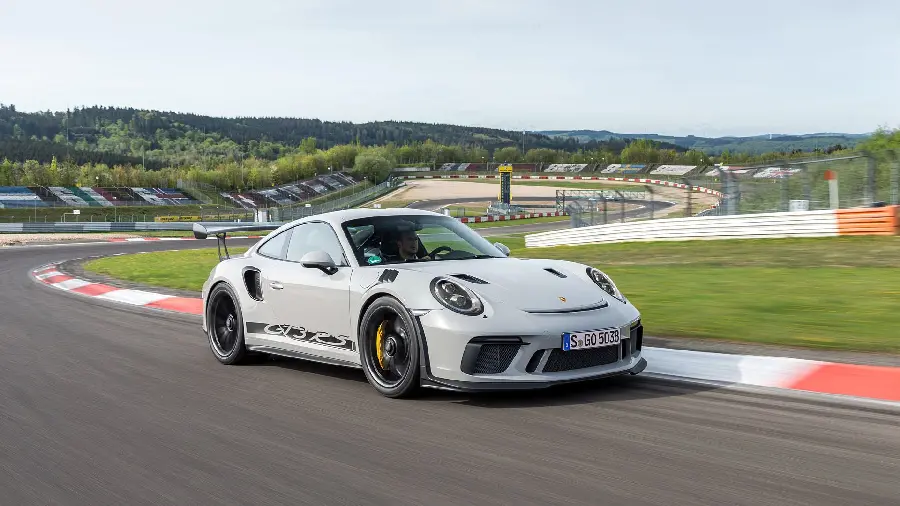 اولین تصویر واضح Porsche 911 GT3 با کیفیت بالا برای تصویر زمینه