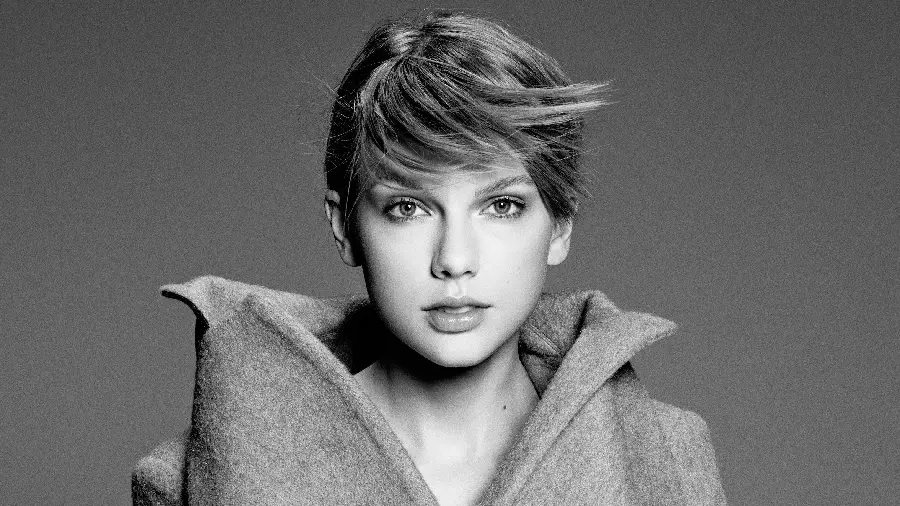 تصویر تبلیغاتی هنری از Taylor Swift با موی کوتاه جذاب