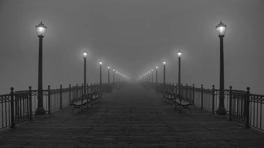 تصویر زمینه پل چوبی چراغدار مناسب پروفایل تنهایی