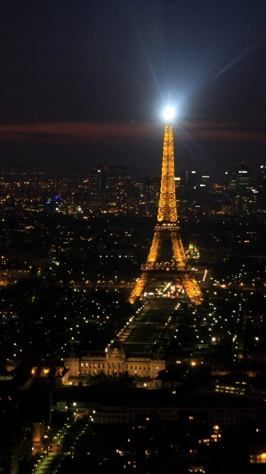 بک گراند خوشگل شهر پاریس فرانسه در شب برای گوشی موبایل