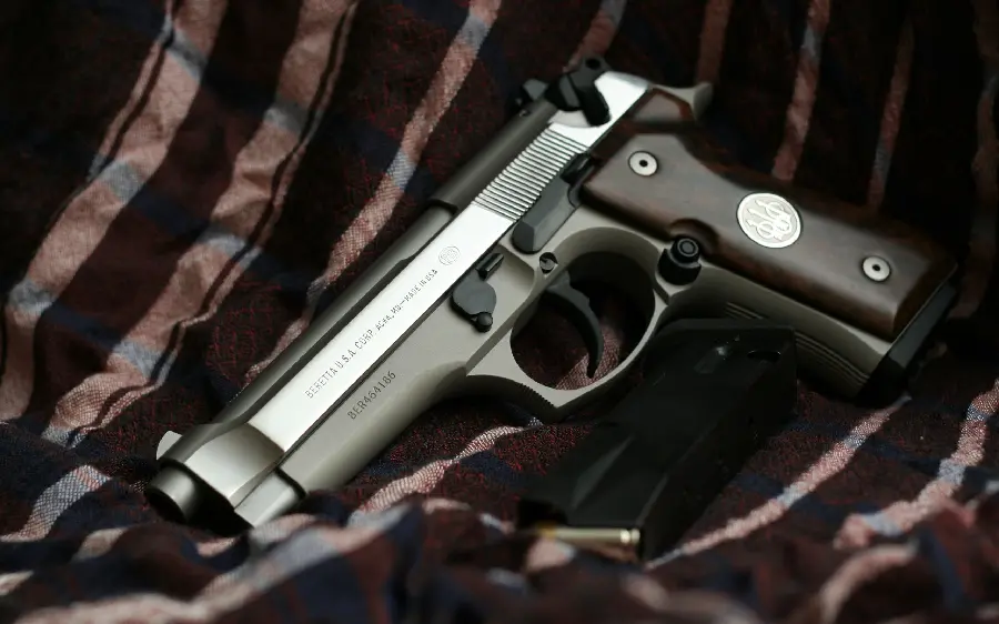 عکس تفنگ و اسلحه کلت آمریکایی برای پروفایل پسرانه با کیفیت بالا