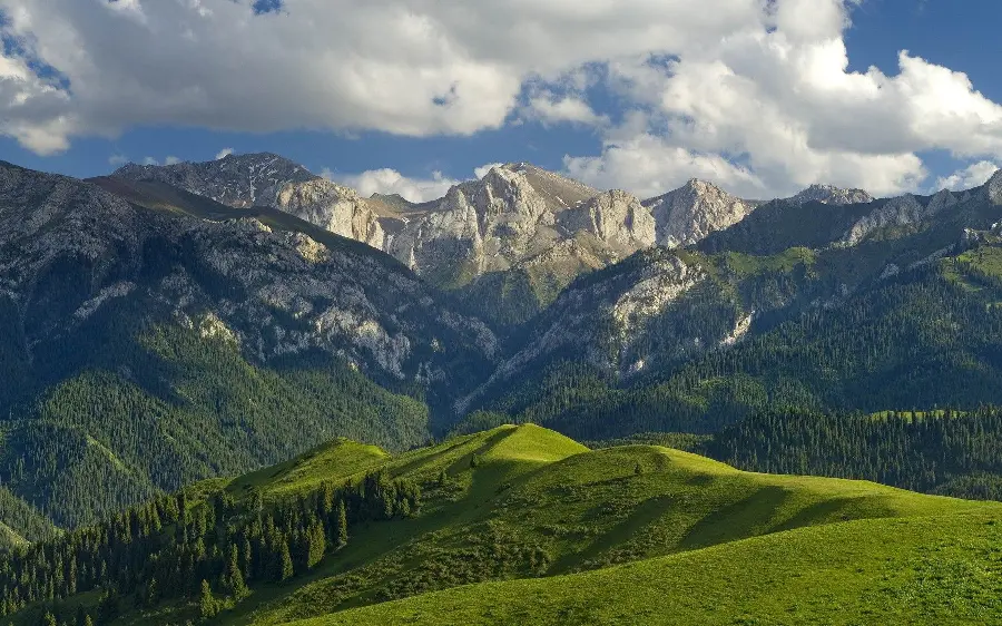 عکس زمینه تماشایی از کوهستان اسکاندیناوی برای ویندوز 11	