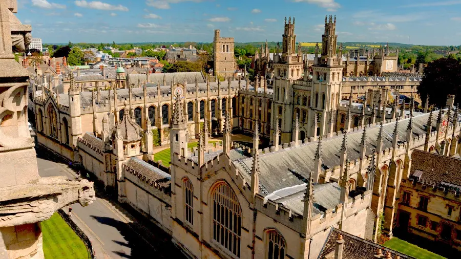 عکس ویژه 4K از معماری چشمگیر University of Oxford