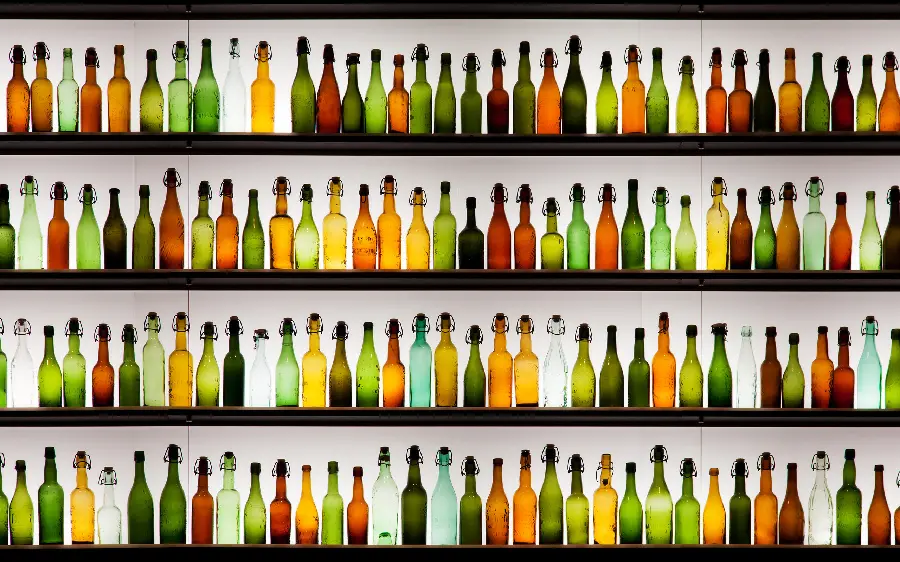 دانلود Background جالب از بطری شیشه‌ای متنوع