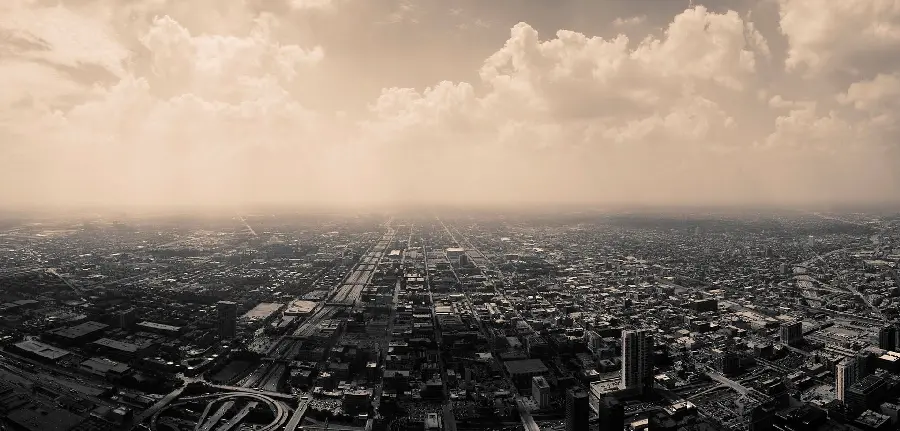 عکس استوک سیاه سفید از کلان شهر آلوده با کیفیت خوب