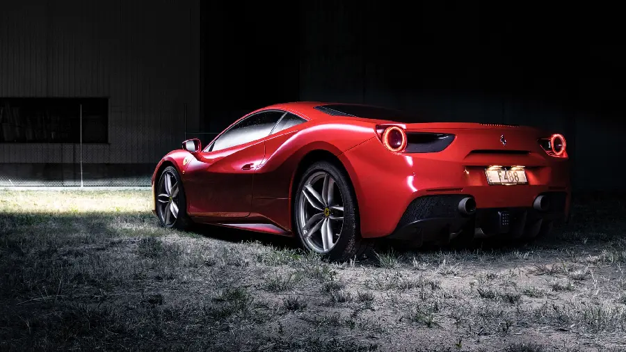 عکس فراری اسپایدر یا Ferrari 488 Spider قرمز جذاب از پشت