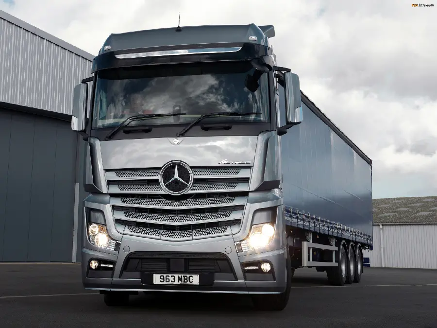 تصویر کامیون Mercedes Benz Actros از زاویه هنری حیرت برانگیز