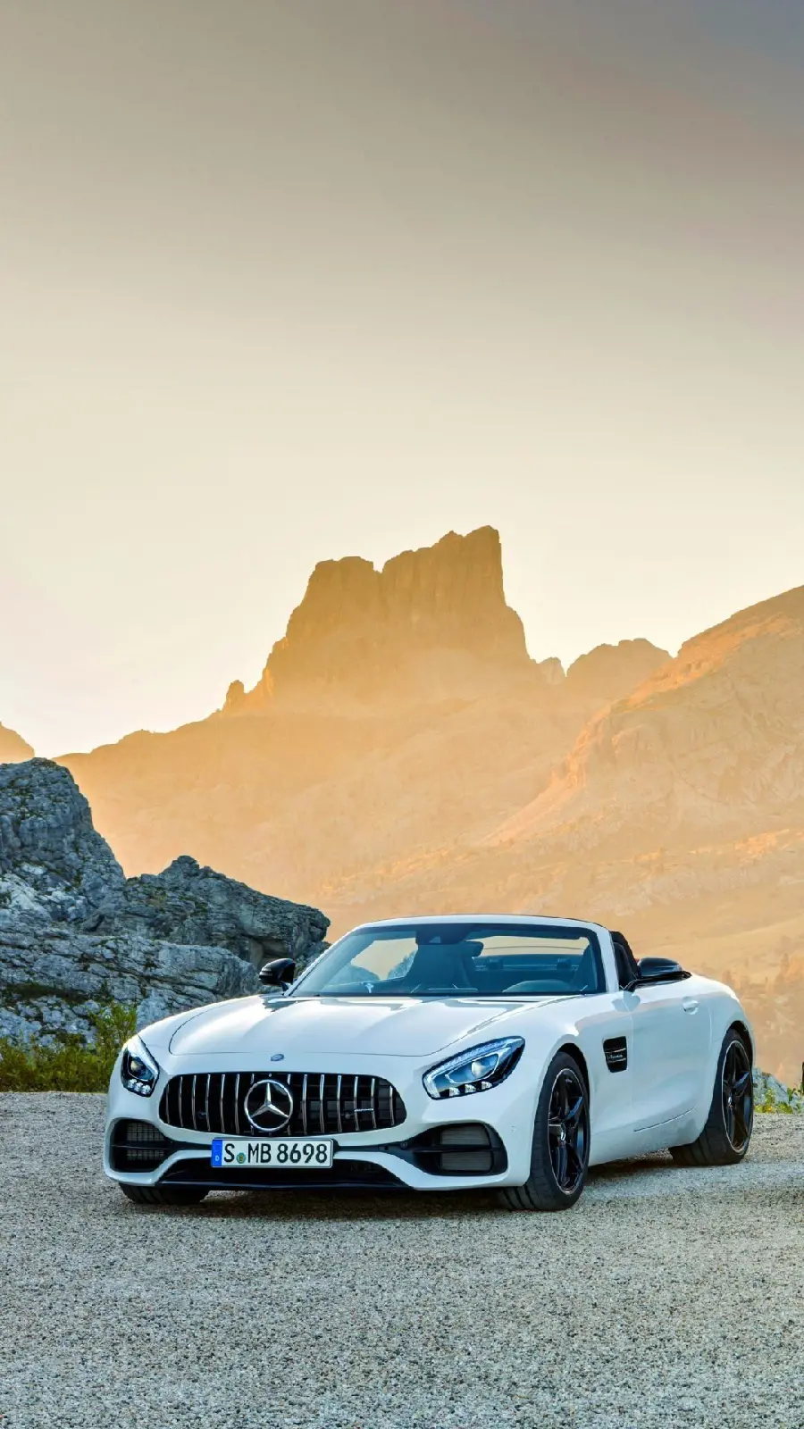 عکس مرسدس AMG GT رودستر 2016 سفید رنگ در کوهستان