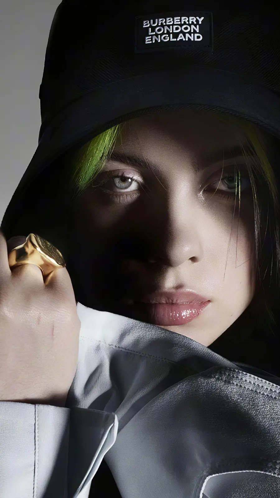 عکس شیک و خاص بیلی آیلیش billie eilish خواننده و ترانه‌نویس محبوب و پرطرفدار