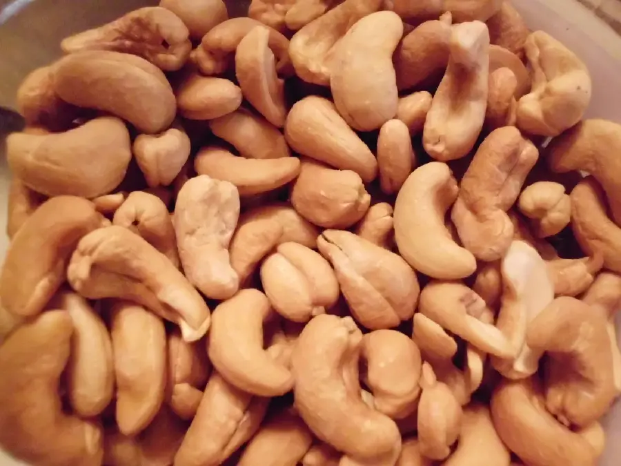 تصویر بادام هندی cashew با طعم دلپذیر و دوست داشتنی