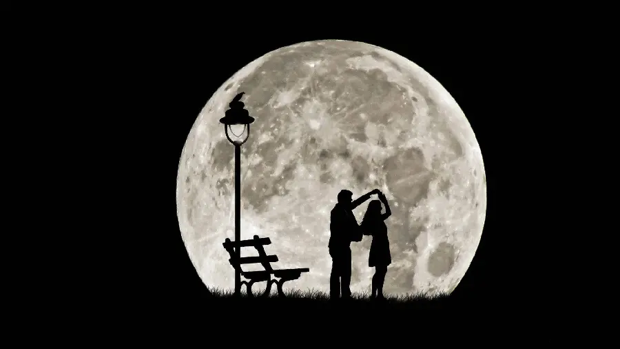 جذاب ترین تصویر شب مهتابی عاشقانه برای پروفایل واتساپ