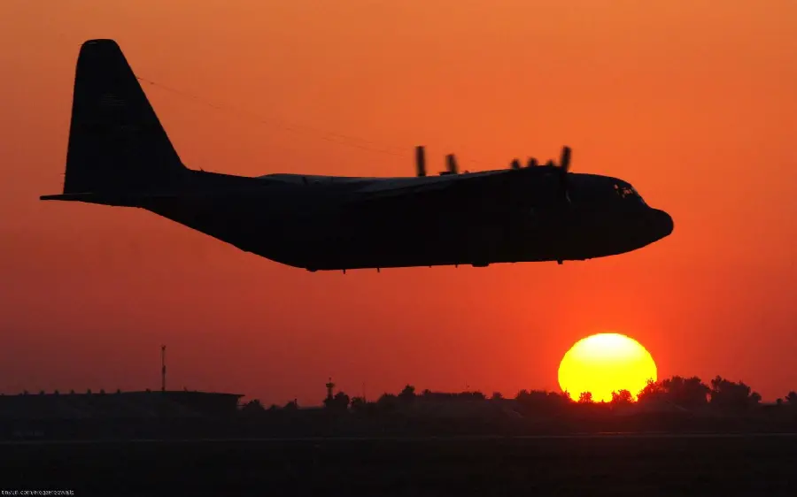 والپیپر لجستیک هرکولس C 130 هنگام غروب زیبای آفتاب 