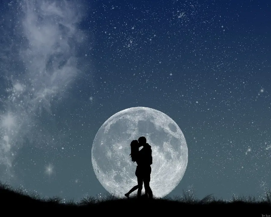 تصویر منحصر به فرد عاشقانه در شب مهتابی با کیفیت عالی