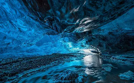 عکس از کریستال های شفاف درون یک غار
