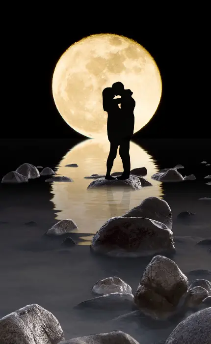 خاص ترین والپیپر ژست عاشقانه کنار ماه کامل با کیفیت بالا