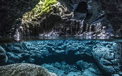 تصویر استوک ادیت شده غار کریستالی برای لپ تاپ