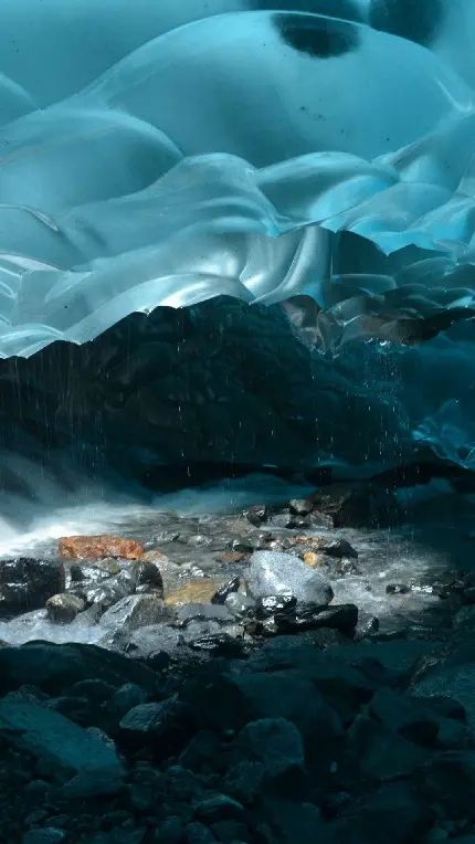 تصویر رویایی از غار کریستالی برای طراحی تم گوشی